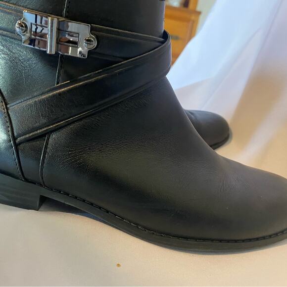 ALEX MARIE - LEATHER Ankle Boots Black w/ Shiny gunmetal hardware. Size 6M - Picture 1 of 12
